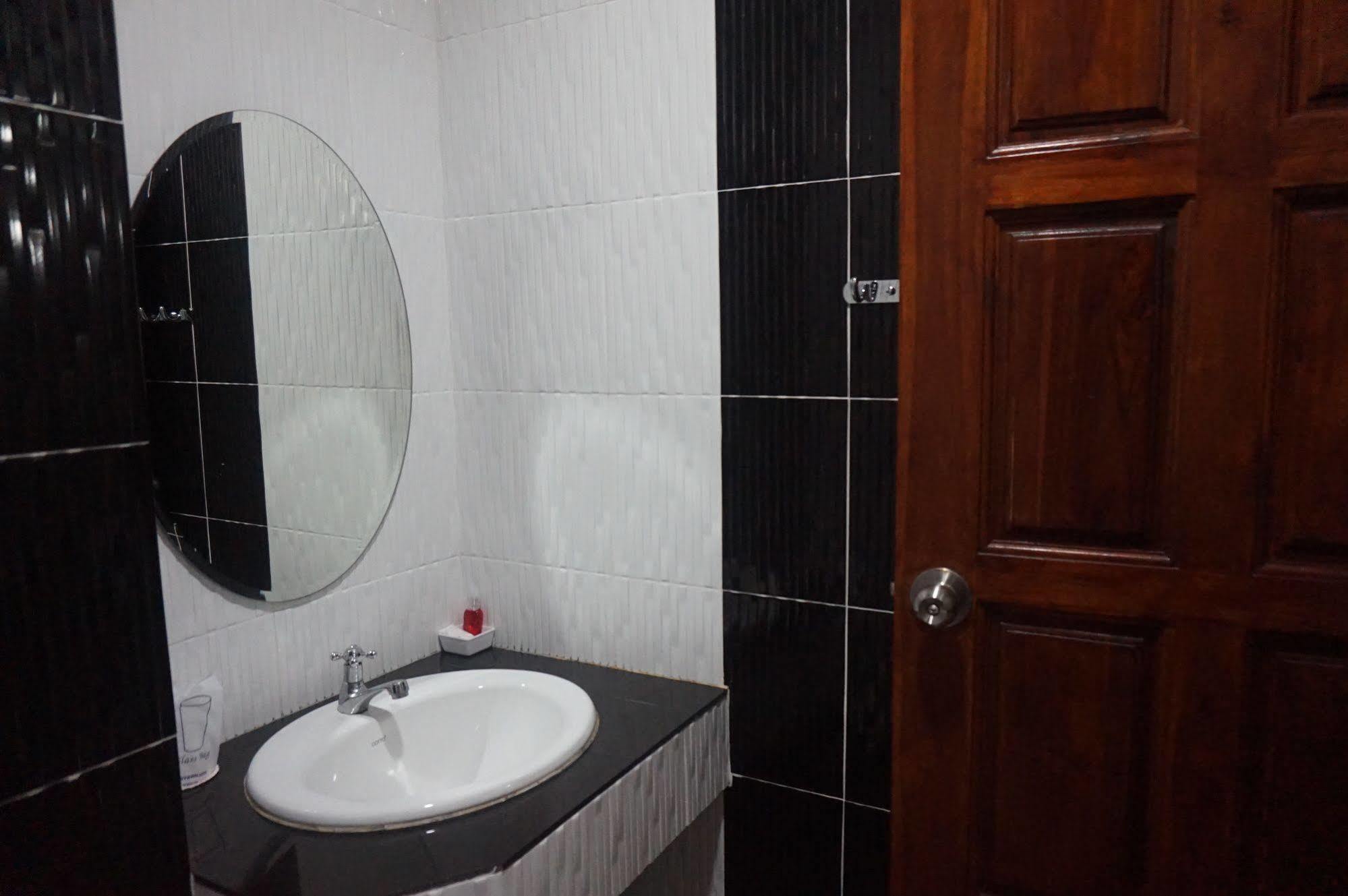 Ferienwohnung Nasa Mansion Phuket Exterior foto